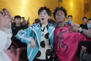 英雄联盟世界赛官网入口-梦幻同框！“甲亢哥”Speed与大张伟同唱《阳光彩虹小白马》