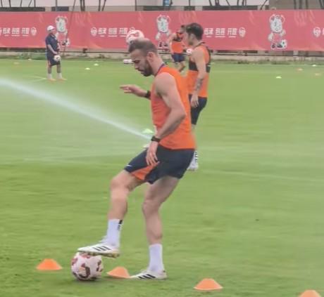 记者：青岛海牛五名外援都随队出征成都客场