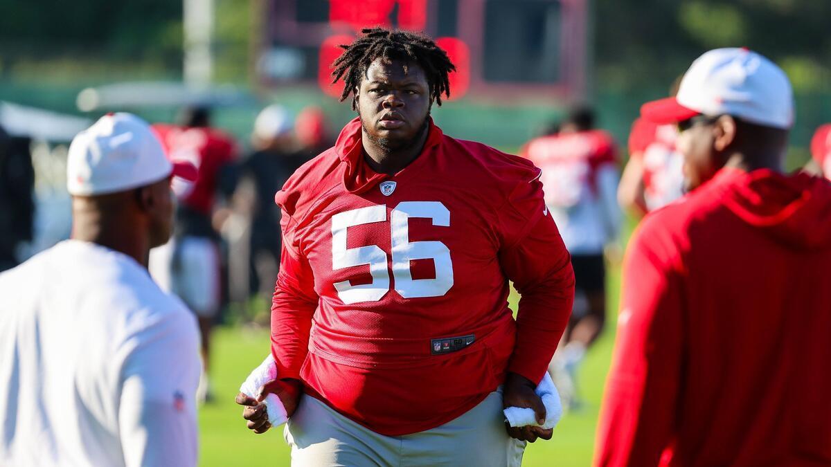 S赛直播页面-外媒：NFL历史最重球员戴斯蒙德-沃森被坦帕湾海盗队裁掉