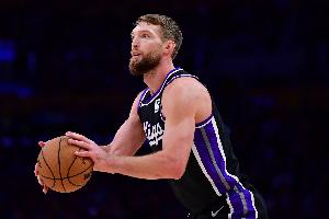 复出表现还行！小萨10中6拿到16分17板难阻球队失利