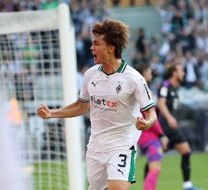 世界赛赛程-图片报：板仓滉无意提前续约，他很可能今夏离开门兴