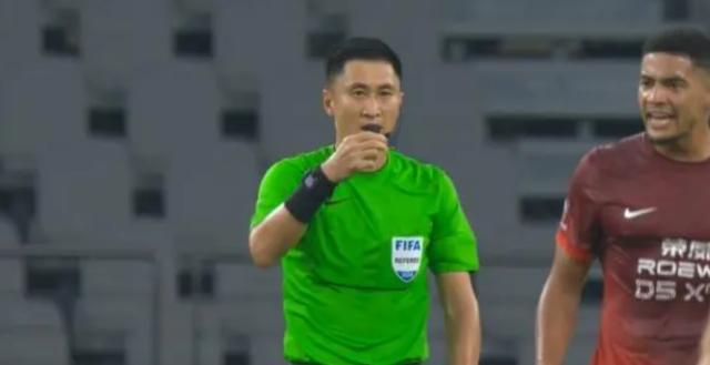 英雄联盟世界赛官网入口-火爆上海德比8黄1红 马宁判罚数次引发两队争议